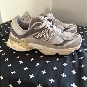 New Balance 9060 grade school size 7Y Gray and White Sneakers